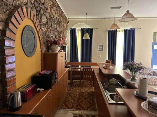 The -300 -A Centrally Located Heritage Home Sparta Dış mekan fotoğraf