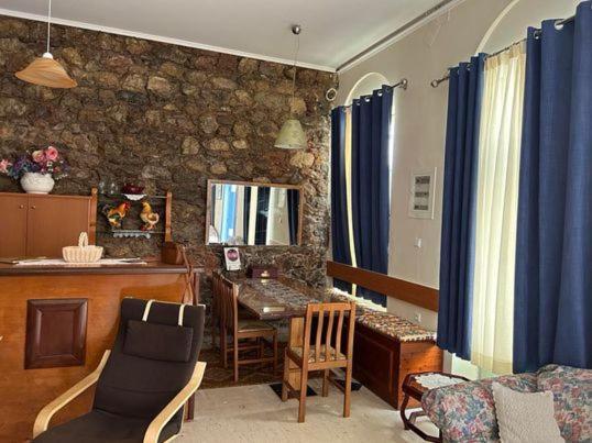 The -300 -A Centrally Located Heritage Home Sparta Dış mekan fotoğraf